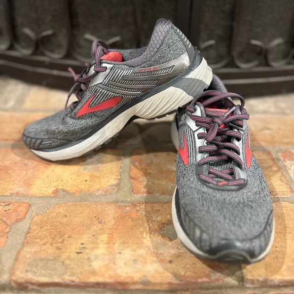 Brooks Adrenaline GTS 18 running shoes - Picture 2 of 11